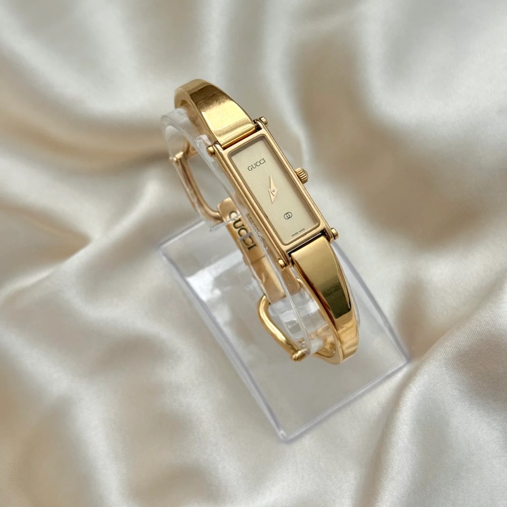 AUTHENTIC VINTAGE GUCCI DAINTY GOLD WATCH - WITH BOX - Picture 3 of 8